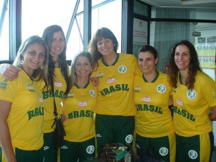 Simone Zanon com as companheiras de equipe